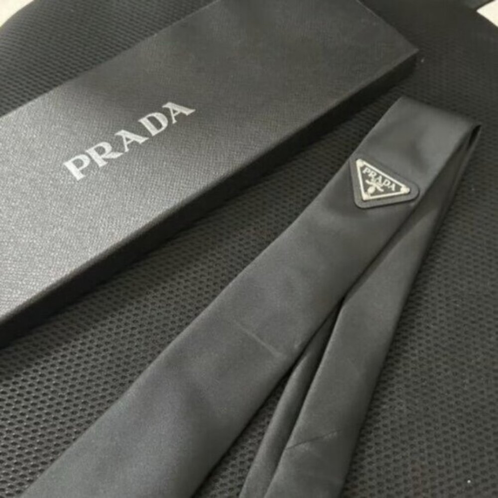 PRADA Black Tie - Picture 9 of 10